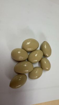 المكسرات المغطاة بالشوكولاتة ((البطاطس)) و الزبادي المغطى بالشوكولاتة ((البطاطس))