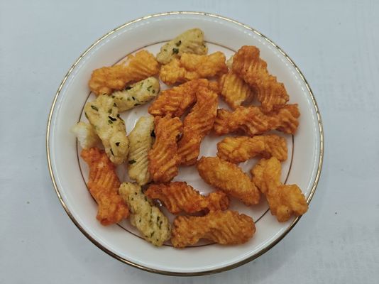 كعك الأرز المختلط مع طعم الطحالب البحرية و صلصة الصويا