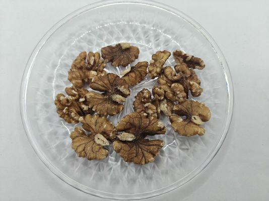 حبوب الجوز غير المملحة المحمصة