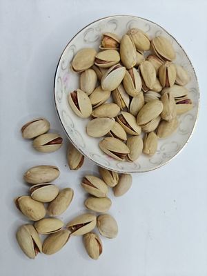 أرضِ الرغبة فستق محمص مملح بقشره عينة مجانية