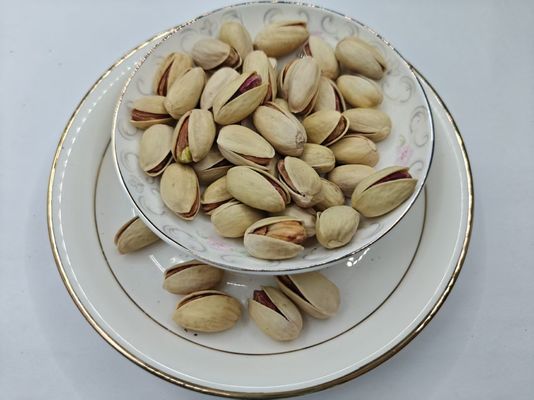 أرضِ الرغبة فستق محمص مملح بقشره عينة مجانية