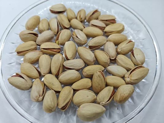 أرضِ الرغبة فستق محمص مملح بقشره عينة مجانية