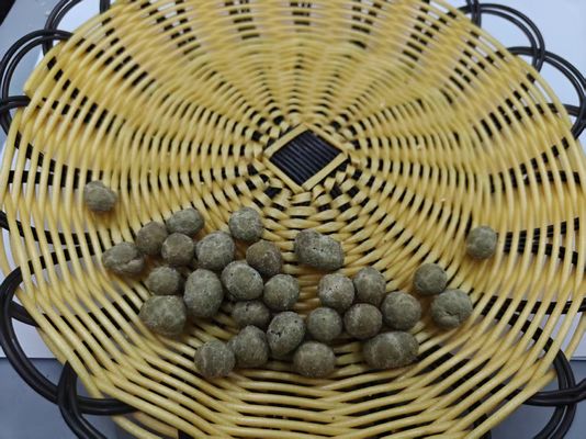 الفول السوداني المغطى بالأعشاب البحرية المغذية اللذيذة عالية البروتين في العبوات السائبة