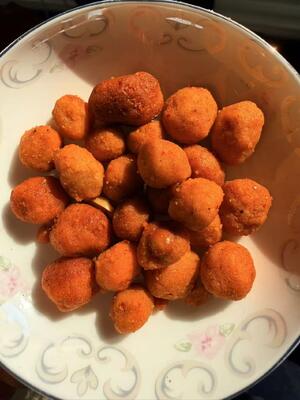 وجبة خفيفة من الفول السوداني المقرمش بالصفار الذهبي مع صفار البيض المملح ونكهة حارة في عبوة OEM مخصصة