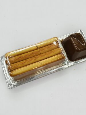 رقائق مقرمشة بغمسة الشوكولاتة الفاخرة مع 22% من مواد الكاكاو الصلبة وملح الهيمالايا الوردي في كيس مزدوج قابل للتقشير والإغلاق