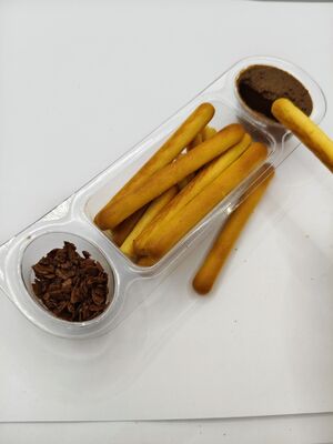 رقائق مقرمشة بغمسة الشوكولاتة الفاخرة مع 22% من مواد الكاكاو الصلبة وملح الهيمالايا الوردي في كيس مزدوج قابل للتقشير والإغلاق