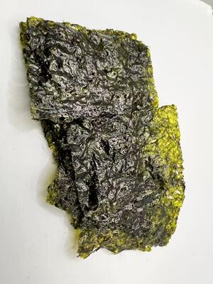 وجبات خفيفة من الأعشاب البحرية المحمصة بنكهة ملح البحر - مزيج وجبات خفيفة صحية خالية من الغلوتين وقليلة الدسم