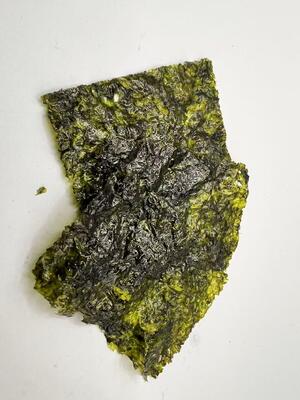 وجبات خفيفة من الأعشاب البحرية المحمصة بنكهة ملح البحر - مزيج وجبات خفيفة صحية خالية من الغلوتين وقليلة الدسم