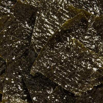 وجبات خفيفة من الأعشاب البحرية المحمصة بنكهة ملح البحر - مزيج وجبات خفيفة صحية خالية من الغلوتين وقليلة الدسم