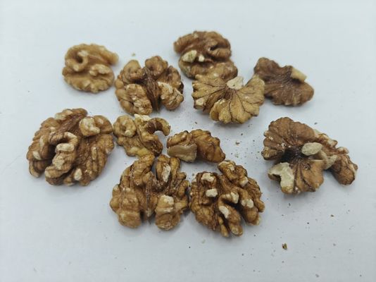 حبوب الجوز غير المملحة المحمصة