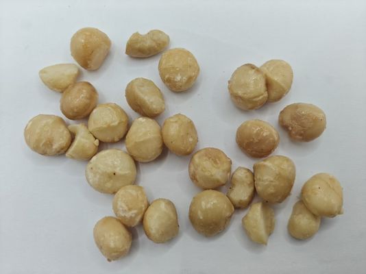مكسرات المكاديميا المحمصة اللذيذة المصنوعة من مكونات طبيعية